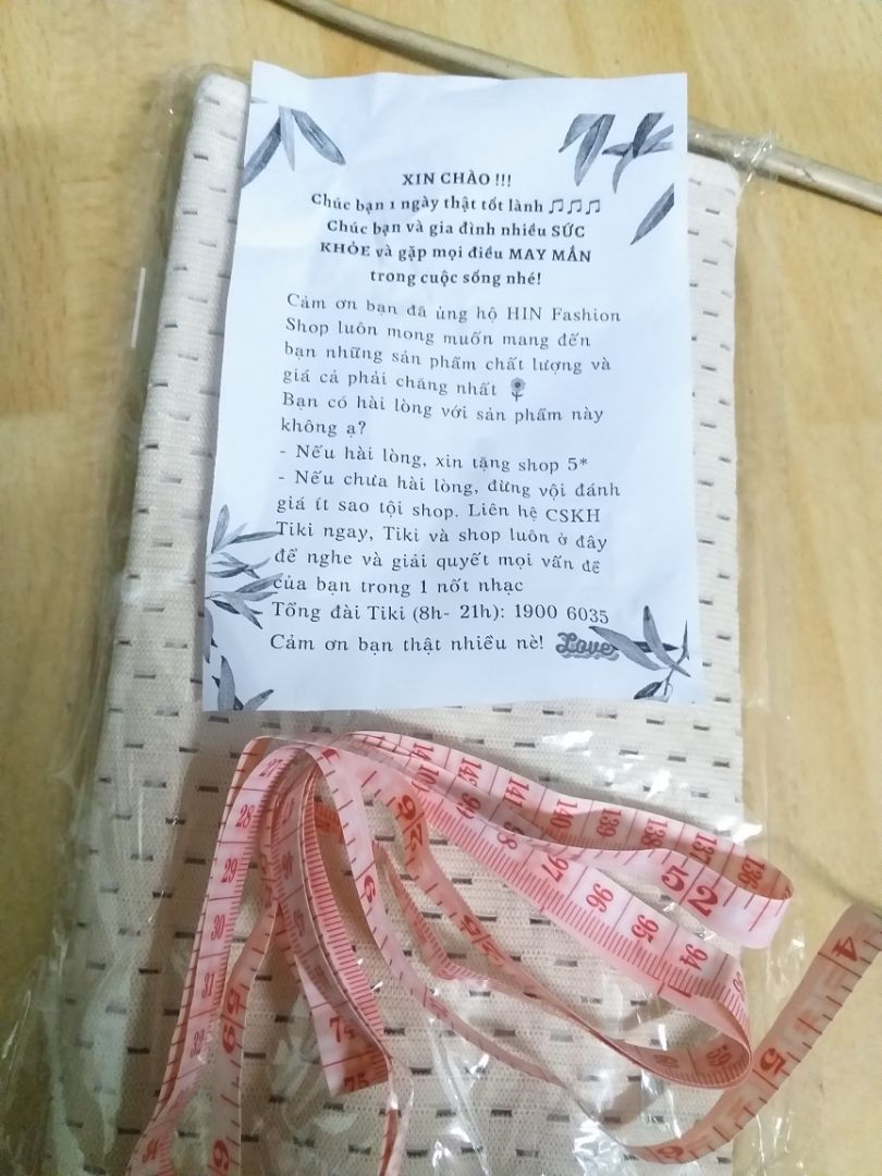 Ấn tượng đầu tiên về tờ giấy note, rất là dễ thương và kèm theo thước dây nữa. Thật sự chưa đánh giá về hiệu quả sử dụng ra sao nhưng cảm thấy RẤT HÀI LÒNG về cách shop chăm sóc và quan tâm khách hàng như thế.