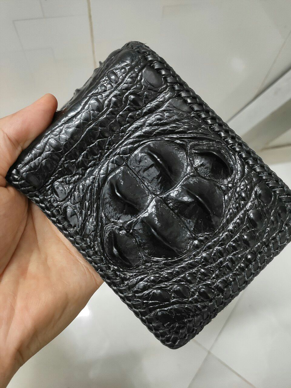 Thành công. cá sấu thật nên rất chắc chắn. ko biết khi nào mới hư.kkkk. cái gù đẹp nhà shop