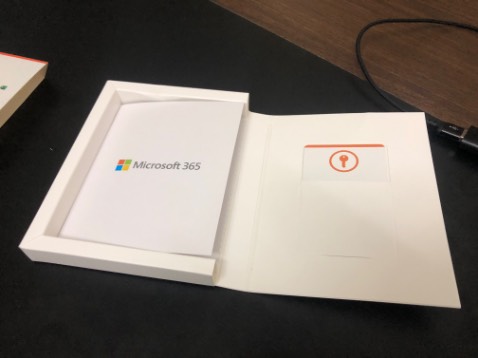 Giao hàng nhanh, sản phẩm đúng của microsoft, các bạn nếu click vào sẵn sàng thanh toán cho lần tiếp theo được Microsoft tặng thêm 1 tháng sử dụng.