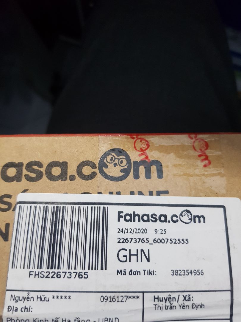 Fahasa gói bọc sách kỹ hơn Tiki Trading :)) Nhưng mà lần đầu tiên gặp sản phẩm Nhà bán tự vận chuyển, Fahasa gửi qua Giao hàng nhanh mà ko cập nhật mã đơn hàng nên cứ tra mã đơn hàng Ninja Van, mấy ngày trôi qua ko thấy sản phẩm đc gửi đi trong khi thực tế sách đang trên đường giao hàng rùi :)) Đề nghị Fahasa lưu ý cập nhật lại mã đơn hàng sau khi gửi hàng đi ở những lần đặt hàng sau ạ
