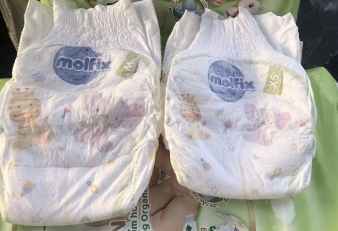 Tã dán size hơi nhỏ so với các hiệu khác, thấm hút tốt, săn sale đc giá tốt