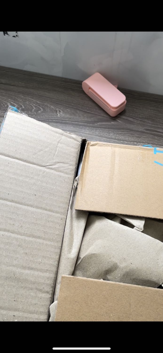 Giao hàng nhanh. Đóng gói cẩn thận. 
Sản phẩm rất chất lượng phù hợp với giá tiền, âm thanh rõ, đeo êm tai