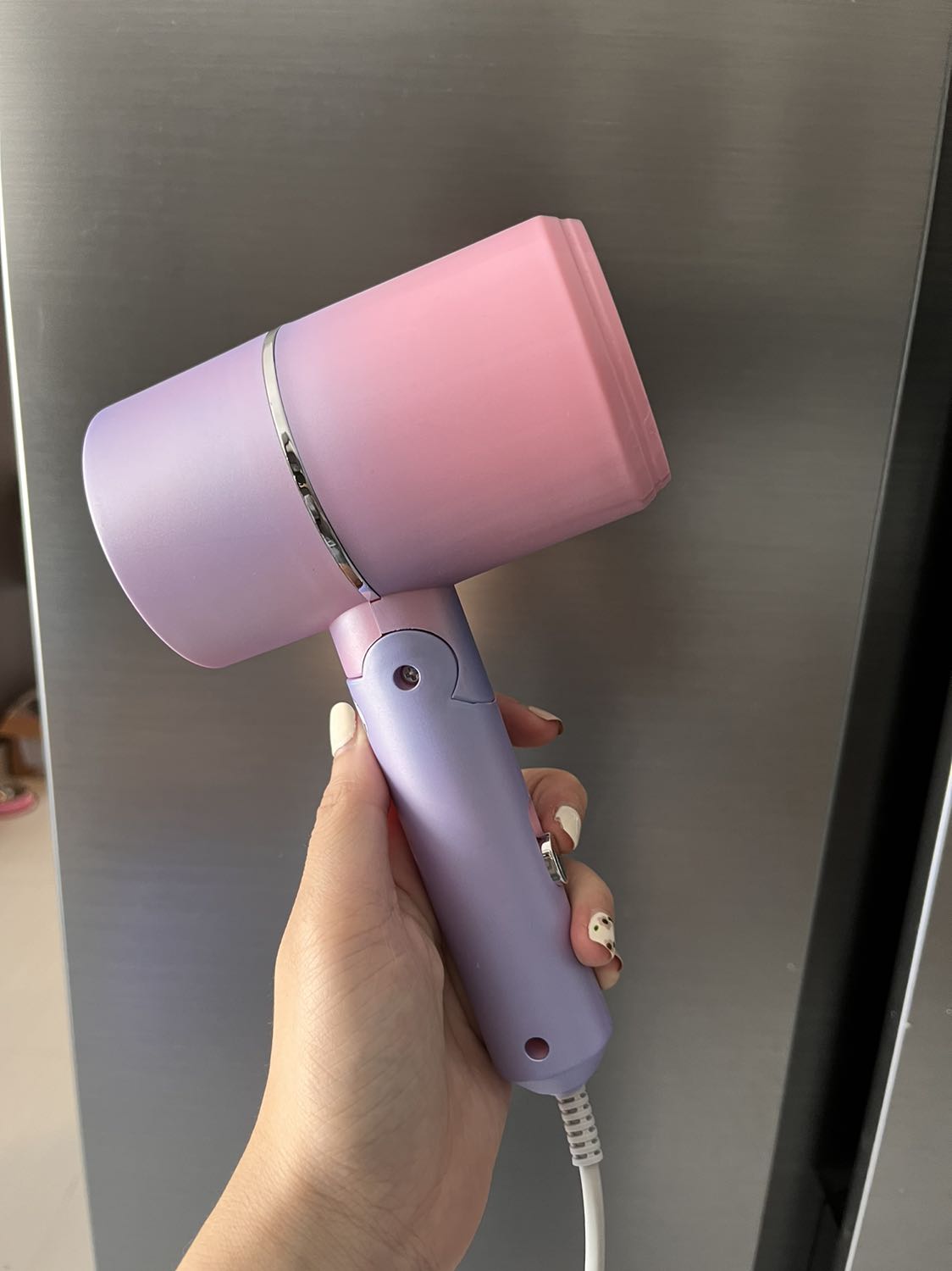 Máy sử dụng ok. Hơi ồn và phần nhựa hơi mỏng manh nhưng mình hoàn toàn hài lòng với giá thành sp.