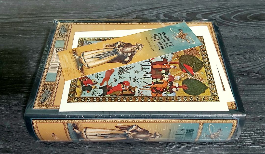 Thích là nhích 🤩 sách đẹp nên mua 😍.
Dịch vụ Tiki nhanh gọn và tiện ích. Sáng sớm mình đặt sách, trưa cùng ngày đã nhận được. Tuy nhiên, mình xin góp ý với bộ phận đóng gói hàng của Tiki, dù sách ít hay nhiều giá trị xin đóng gói cận thận hơn. Quyển sách này của mình được đóng hộp, có chống   sốc nhưng lỏng lẻo lắm sách vẫn bị mẻ một chút bìa 😥 trong quá trình vận chuyển, mình sót lắm. Mong Tiki ngày càng hoàn thiện, mình ủng hộ lâu dài.