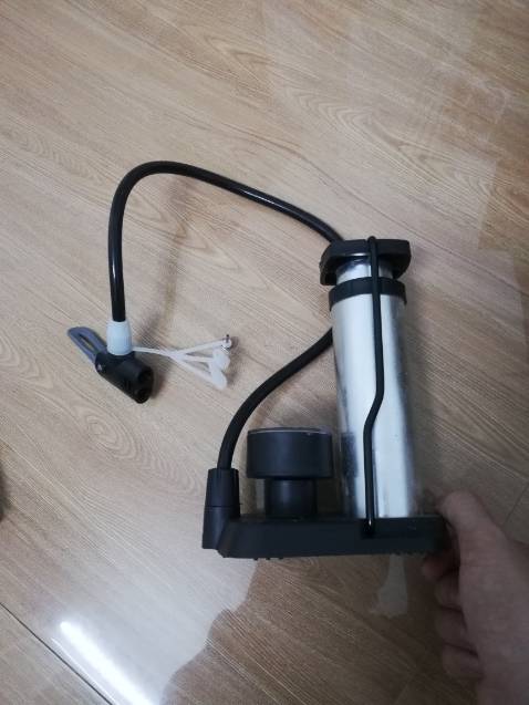 Xi lanh nhỏ nên bơm hơi lâu. Xi lanh nhỏ nên bơm hơi lâu.