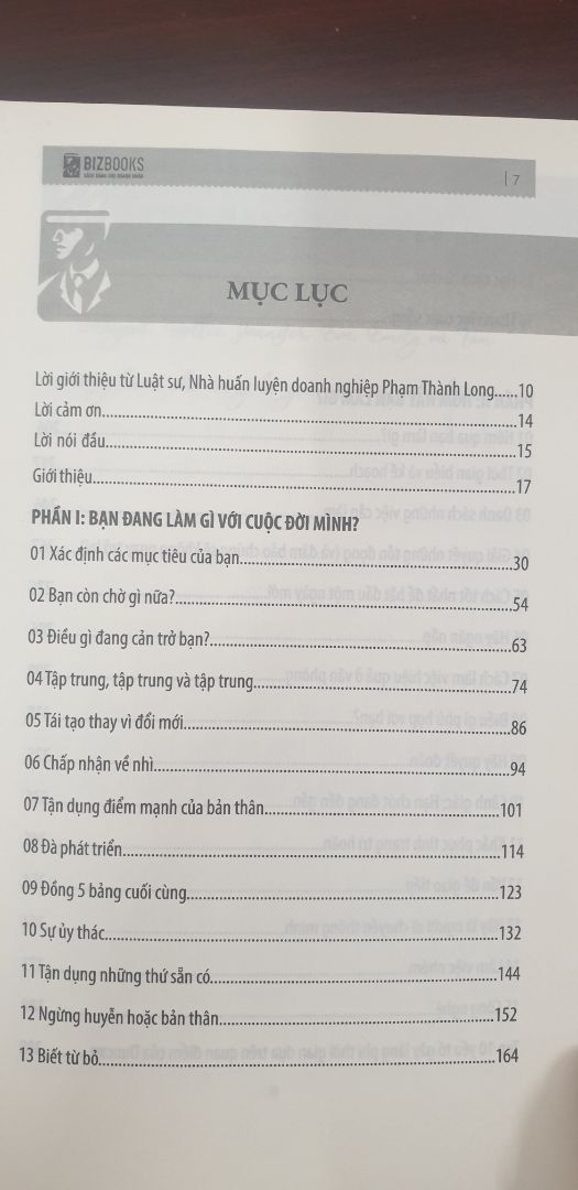 Cuốn sách đáng đọc cho những ai muốn quản lý tốt thời gian của mình. Bằng việc xác định các mục tiêu và bàn cách để biến mục tiêu thành động lực thúc đẩy giải quyết vấn đề, làm những thứ có giá trị. Trong mỗi chương của cuốn sách đều có phần trích dẫn số liệu khoa học, Tổng kết lại và phần bài tập (ở một vài chương) để người đọc dễ dàng tóm lược lại những nội dung quan trọng. Đọc xong cuốn sách có thể nghĩ khác về kế hoạch và có thói quen lập kế hoạch ngắn hạn và trung hạn cho bản thân.