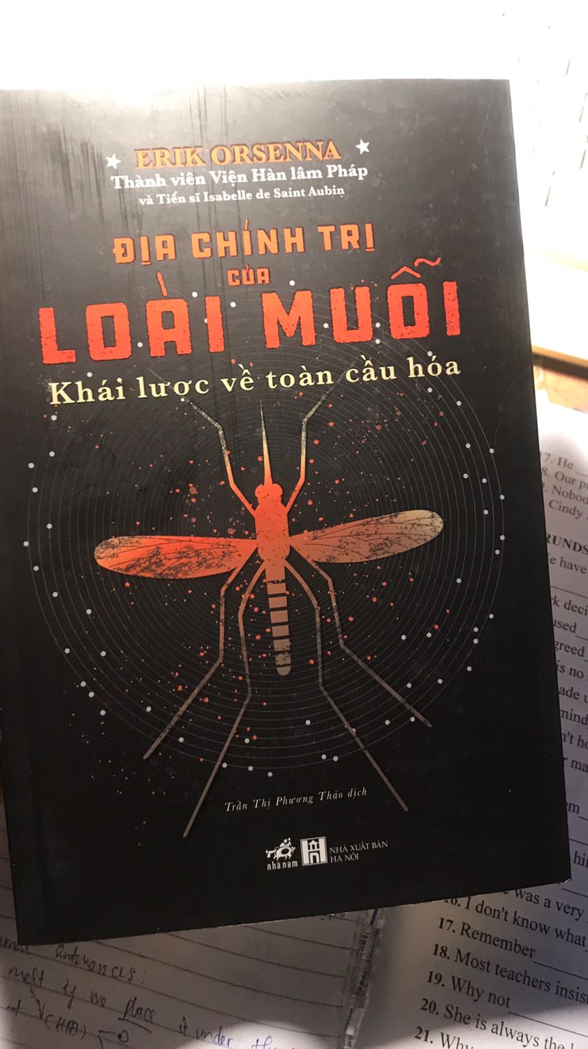 tiki đóng gói sách rất tệ, giao cũng lâu ừ chắc do dịch bệnh, sách nhìn hơi cũ. sau này nếu có việc phải mua sách tiki thì mình sẽ nhắn bọc thêm chống sốc, còn đâu chắc vẫn trung thành *** thôi. ngoài ra thì sách này quá tuyệt, đọc vài trang cuốn lắm, thi xong mình sẽ đọc