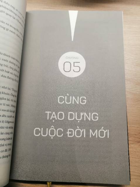Sách viết về tỷ phú Charlie Munger, cực kỳ cuốn. 

Shop giao hàng nhanh, 5 sao nha shop