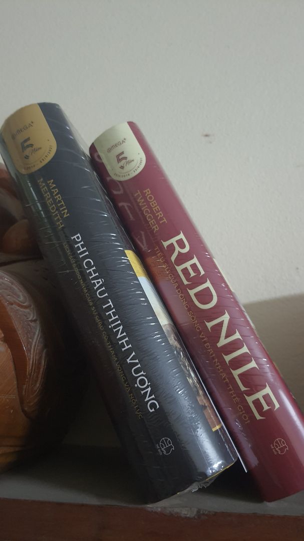 Tiki giao hàng siu nhanh. sách được bao nilong, đóng hộp, bao xốp chống sốc đàng hoàng. sách bự quá nên phải đọc từ từ  chưa oánh giá ngay được :) trong hộp có cả tâm thư của đơn vị bán :v