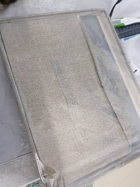 Chu choaaaa, đẹp quá, em đã mua mấy cái túi thụy điển dạng này, đặt lên tủ quần áo xinh xỉu up xỉu down nhá!!! Rất gọn gang, các TD1, TD2 đã mua rồi, còn TD3 này nữa thôi. Mấy dòng của tủ đựng đồ lần này rất ưng nhé, khuyên các bạn nên đặt mà giá rổ cũng hợp lý. Chất vải mình thấy lần này là vải dệt thì phải, màu kem xám nên bền bỉ chắc dai hơn, không phải loại như TD1 kia, nhưng mỗi cái có 1 phong cách riêng, cái kia hợp với đồ văn phòng, mình lấy cái này để ở phòng ngủ thì hợp lý qáu!! 
Hộp chắc, đường chỉ may chắc tỉ mỉ, có điều cái nắp hộp thì nó hơi bị bẹp, nhận hàng phải nắn lại!! nhìn chung thì ok hàng xịn mịn. vuông vức. đã mua quen rồi, nên em cho shop 5 sao nữa hihihahi. Giao hơi lâu à nghen