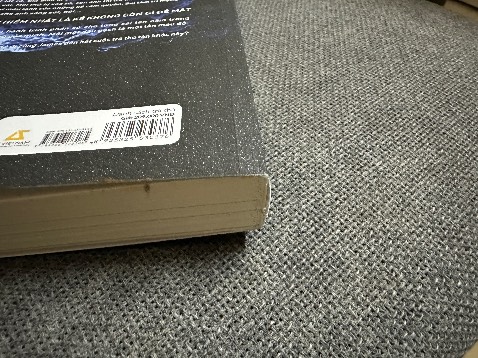 Đóng gói sơ sài, bong trầy, trông như sách cũ