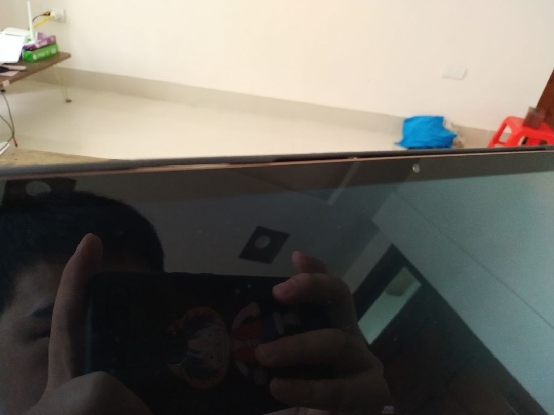 ốp bị kích máy, ko vừa nổi, chán shop luôn. ấn hỏng cả máy, còn bị kênh. shop đổi đc thì tui đánh giá kĩ, vì sao chọn ốp ko nam châm. ok.