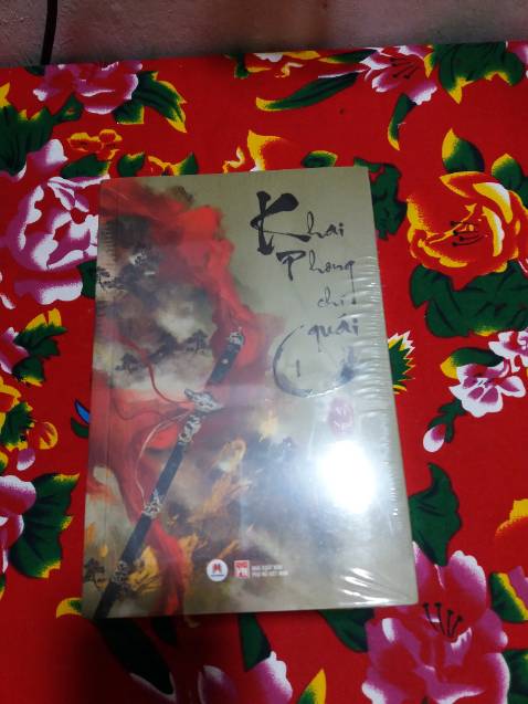 Cốt truyện hấp dẫn,bìa đẹp,tiki sale mạnh.Cám ơn tiki 😍!