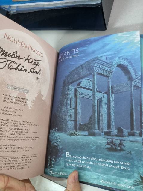 Chất lượng giấy oke như ảnh nhá, bìa sách cứng, có khèn bao ni lông quanh sách
Nghe riveiw cũng nhiều nên mình mua đọc thì thấy
Về nội dung thì mình mới đọc có ít, thấy cũng khá hay, bàn luận về luật nhân quả dựa trên khoa học và tâm linh.