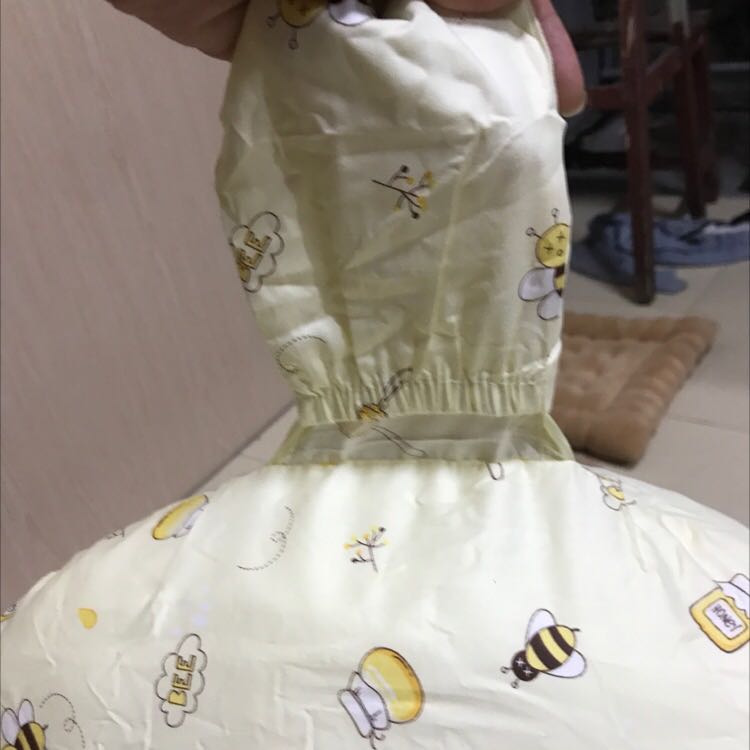 Màu đẹp, đệm chất vải mát mịn, mềm êm lắm shop ah. M rất thích sp này.