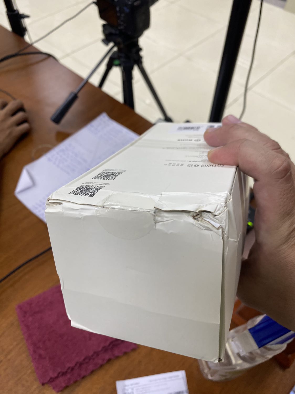 Hộp giao móp méo hết! Chất lượng sản phẩm tốt! Hong khô nhanh, khử mùi thì chưa ỏin lắm!