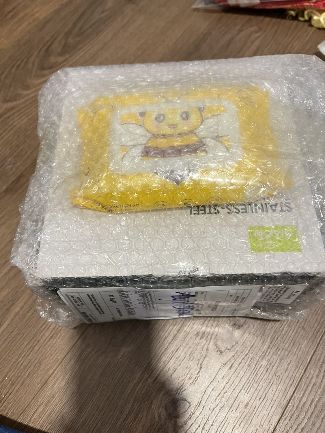 Giao thiếu. Mua 2, mà giao chỉ có một. Shop vui lòng giao bù cho tôi.