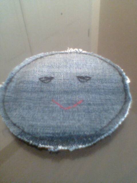 Hàng y hình, mua của Tiki thì yên tâm rồi. Giá khuyến mãi giảm còn 570k, nói chung là quá rẻ cho 1 cái bếp ga nên k thể đòi hỏi cao được. Bếp cao 10cm nên nhìn rất thấp, mặt đáy hở k có nắp đậy lại, k đọng rác nhưng chuột vào thoải mái à Hàng y hình, mua của Tiki thì yên tâm rồi. Giá khuyến mãi giảm còn 570k, nói chung là quá rẻ cho 1 cái bếp ga nên k thể đòi hỏi cao được. Bếp cao 10cm nên nhìn rất thấp, mặt đáy hở k có nắp đậy lại, k đọng rác nhưng chuột vào thoải mái à