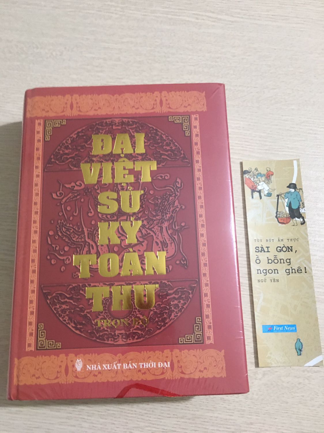 Tôi chưa đọc xong sách nhưng với tôi nội dung của sách sử luôn là điều gì đó đáng đọc đáng giá. Là người Việt hãy nên hiểu biết lịch sử dân tộc. Làm ĐẠI VIỆT vĩ đại lần nữa.