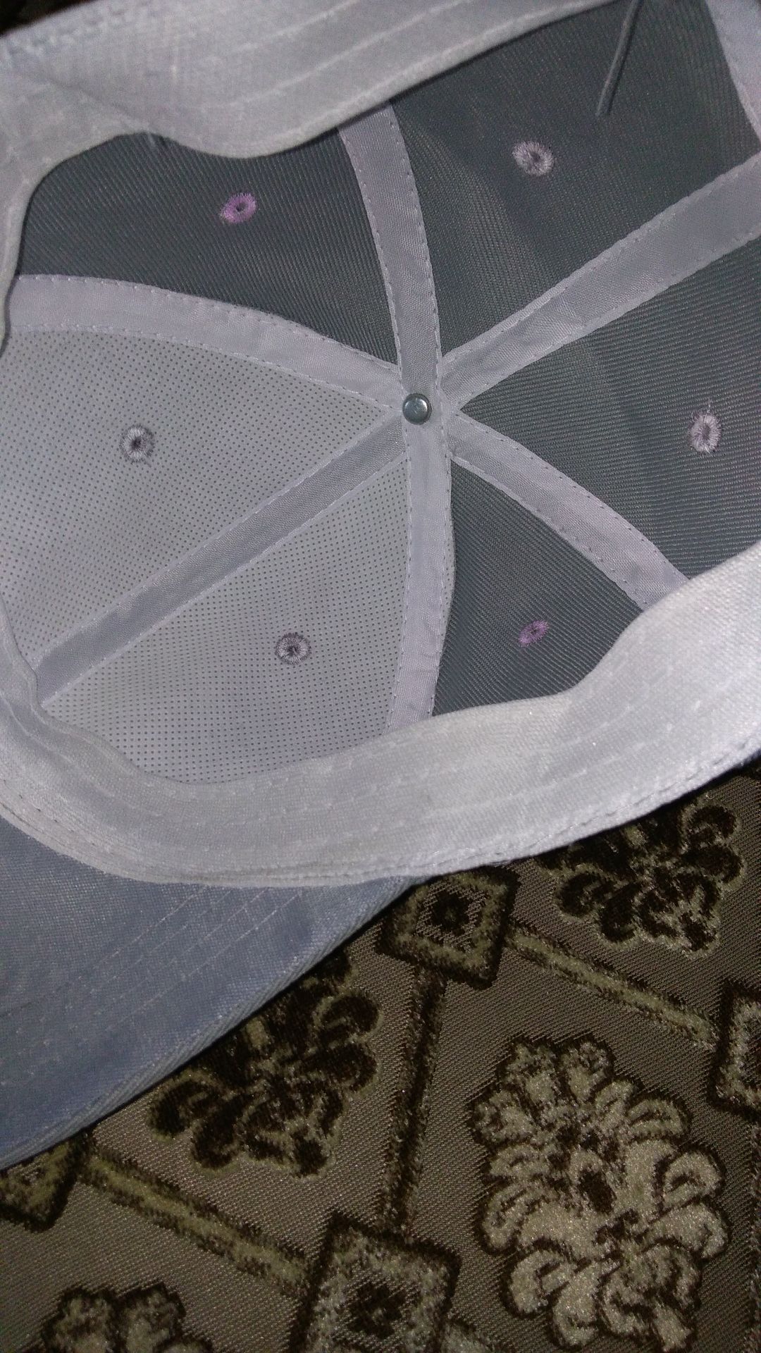 mũ rẻ nhưng chất lượng khá tốt. độ hoàn thiện cao. form cũng được