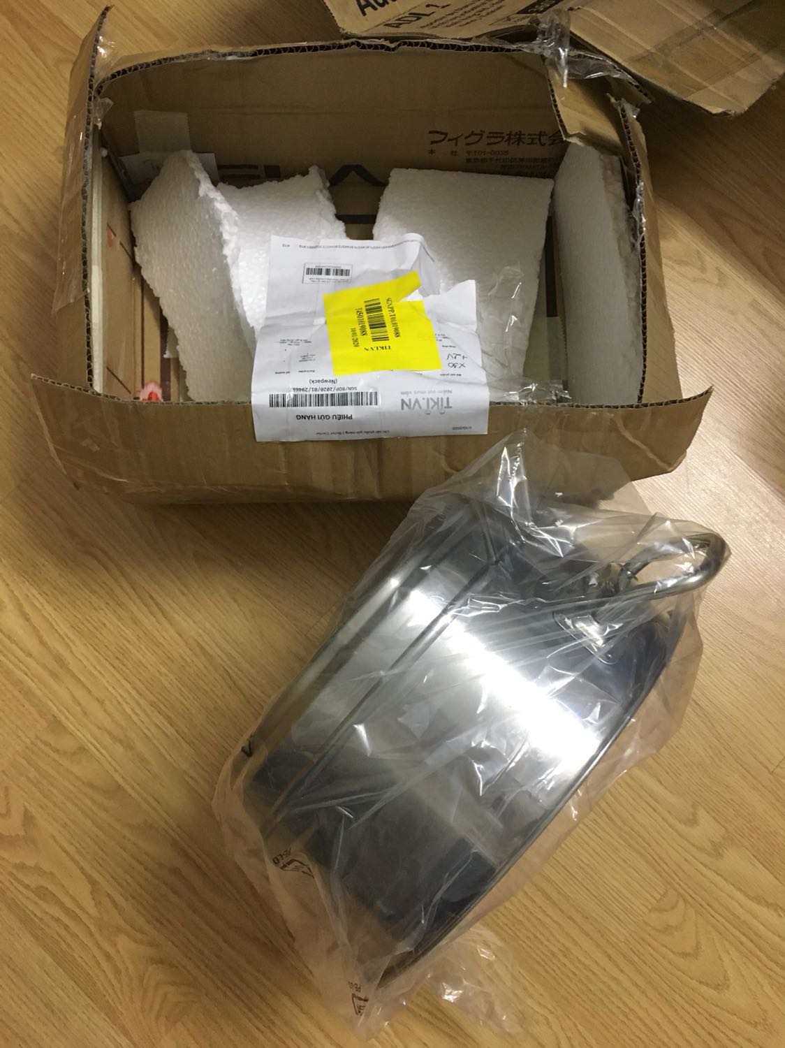 M đặt bô nồi hấp trên ti ki ma bên giao hang thiêu nồi va vung nồi . Chỉ giao sử ý hấp . Đê nghi bên ban hang xem lai đon hang cua m