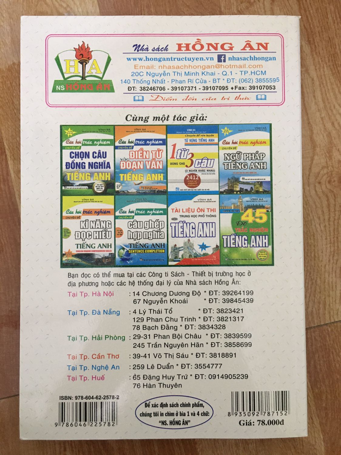 nói chung là ổn nhưng hộp do vận chuyển nên móp méo hơi xấu xí :(( giấy bên trong hơi xám xám xỉn màu cũ cũ tối tối :((