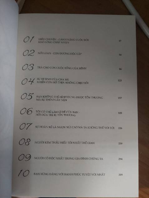 Sách mình thấy khá là hay, có những câu đọc đau lòng lắm, những đứa trẻ hiểu chuyện thường rất thiệt thòi