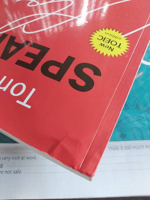 Sách ko bọc bookcare nên 2 đầu bị móp nên mik cảm thấy hơi buồn, giao hàng đúng hạn