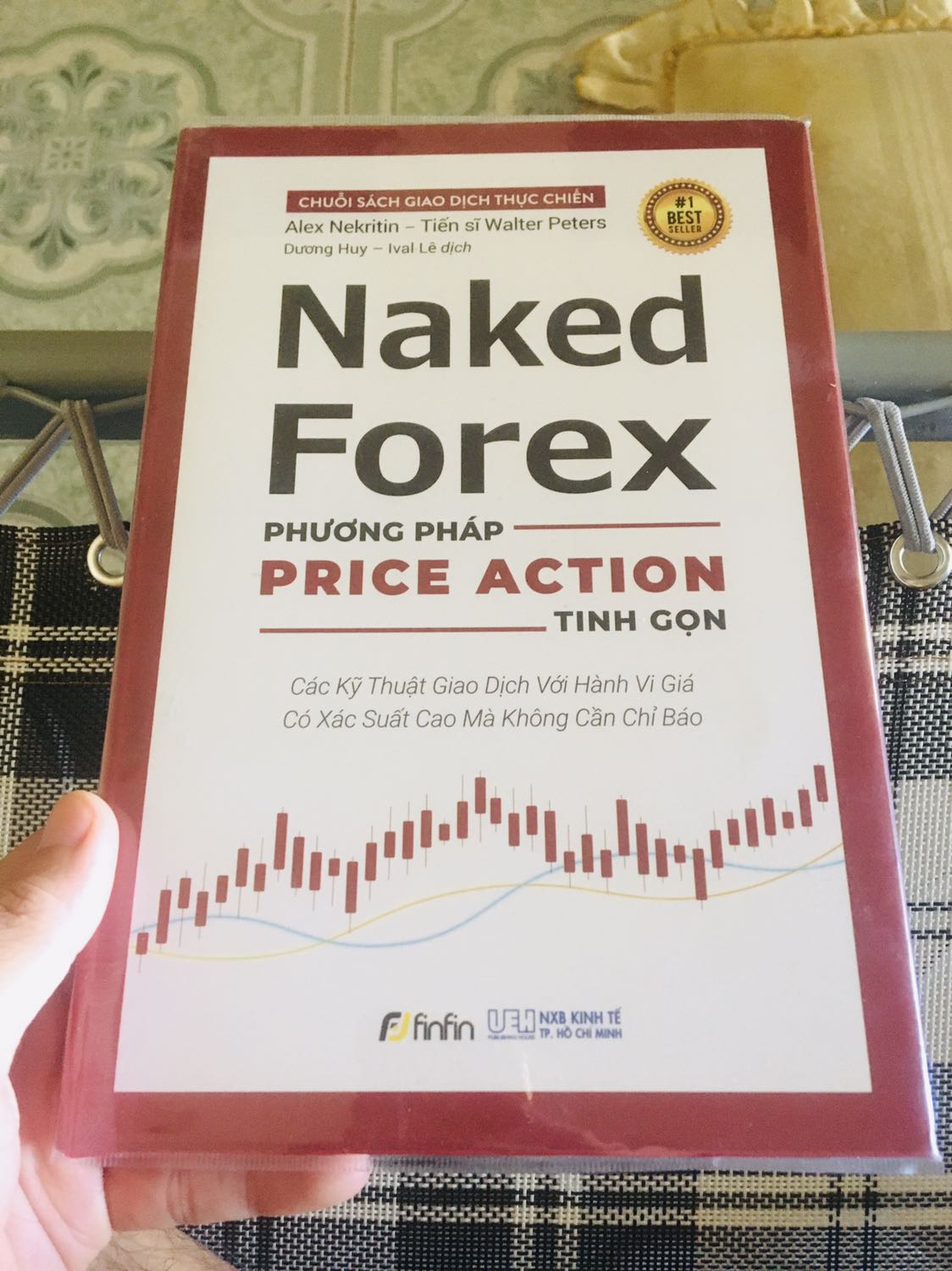 Rất hài lòng.

Về tiki:
- giao nhanh, trước hẹn
- freeship
- sách nhận được nguyên vẹn, đẹp, thơm
- bookcare bọc rất cẩn thận

Về nội dung sách:
- hay
- không thể thiếu cho anh em trader
- sách bìa cứng, chắc chắn
- giấy đẹp

Tóm lại, mình khuyên bạn PHẢI đọc quyển này nếu muốn làm trader