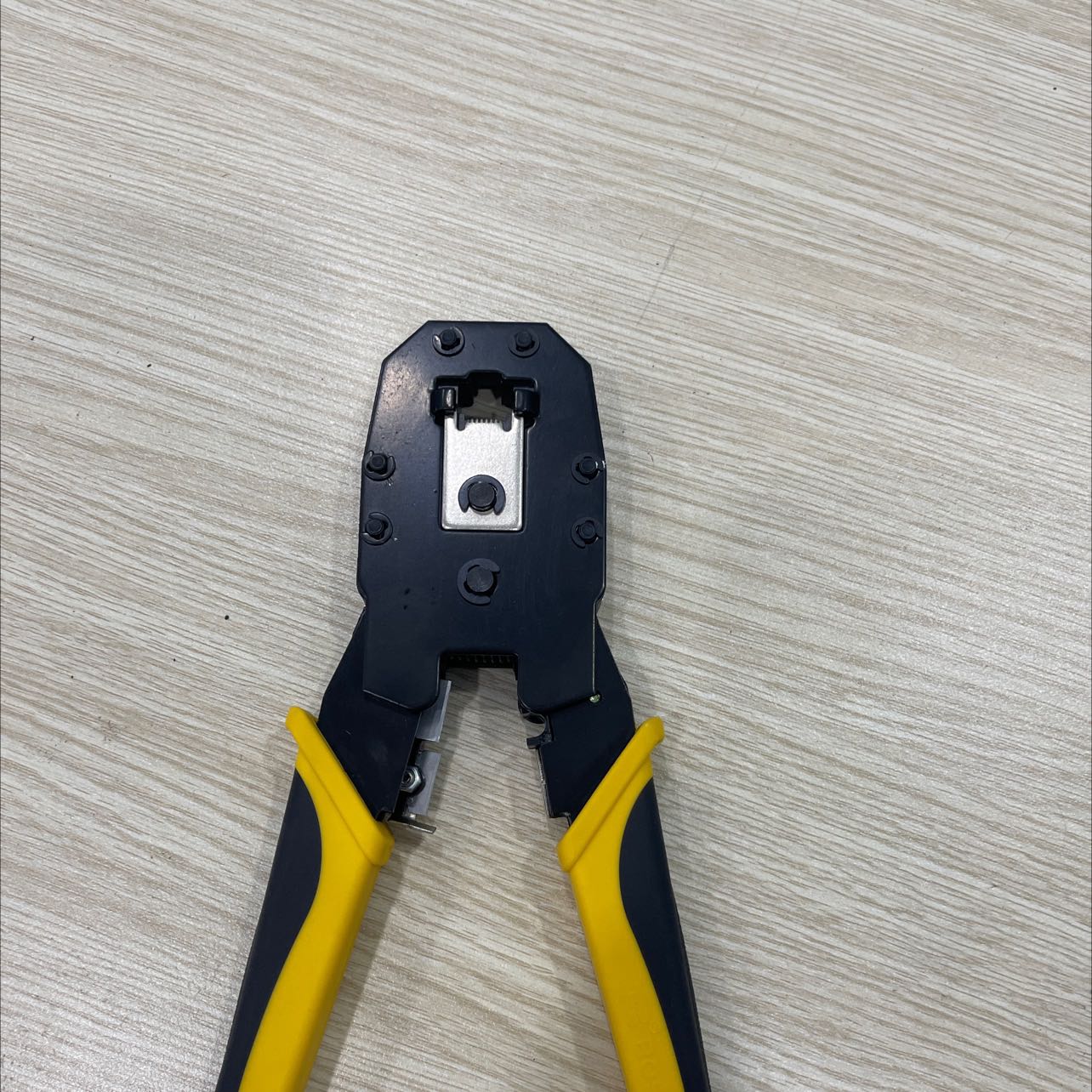 Bấm rất chắc, đóng gói cẩn thận, tính năng cắt dây và bấm