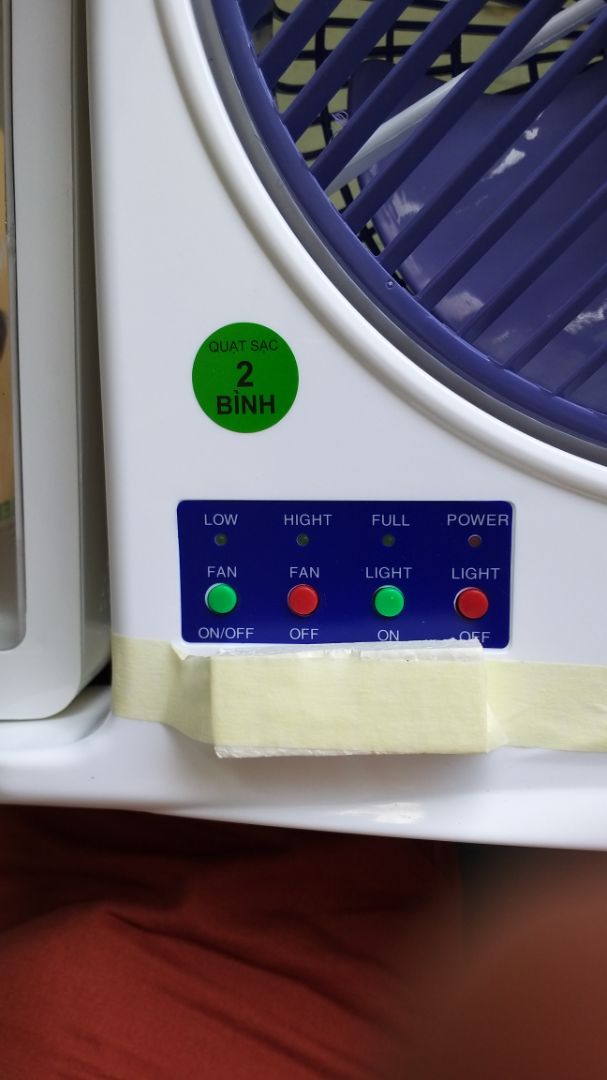 quạt gió mạnh. mát cũng tương đối rộng.  chỉ khác hình ở cái nút điều khiển. trên thực tế là nút bấm chứ ko phải gạt đẩy. chưa *** thời gian quạt max là mấy giờ nhưng mình sạc 1 đêm. xài mấy hôm rồi mà chưa thấy yếu. nhà có con nhỏ nên mua 1 cái.phòng khi mất điện