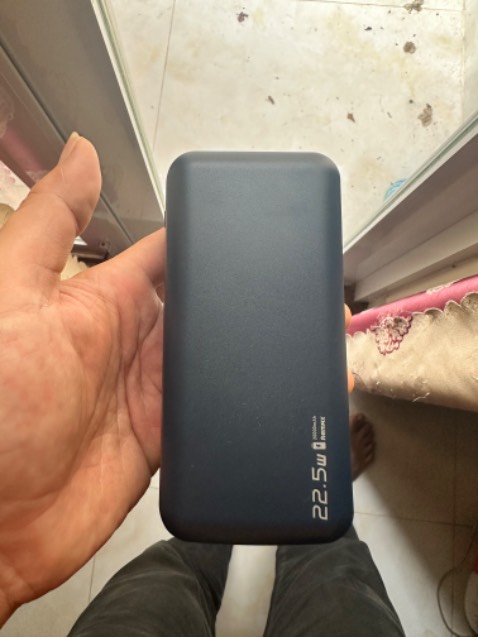 Nặng, chắc chắn, sạc qua ốp lưng rất chập chờn, lúc có lúc không. Sạc Ip 14 prmax khoảng 1 lần rưỡi là cạn pin. Hi vọng dùng bền. Cho shop 5* ủng hộ