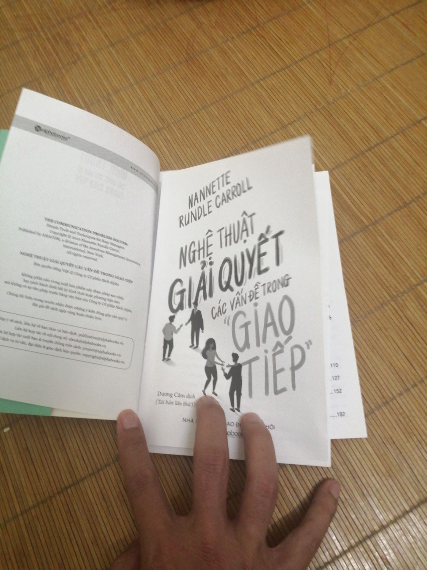 Về chất lượng sách rất kém, vừa dở trang đầu tiên ra đã bung luôn.