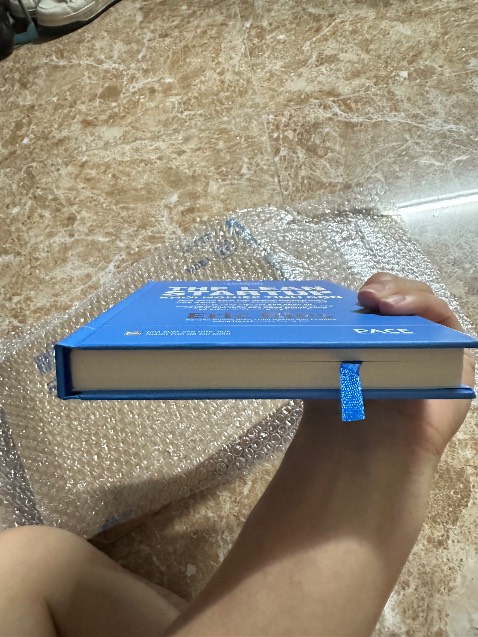 sách đẹp, giấy dày, đáng tiền