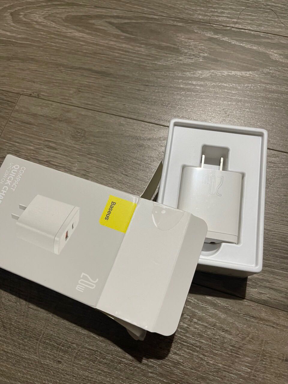 Đặt màu đen giao màu trắng. Ko có quà tặng đính kèm. Liên hệ shop ko phản hồi. Đặt màu đen giao màu trắng. Ko có quà tặng đính kèm. Liên hệ shop ko phản hồi.