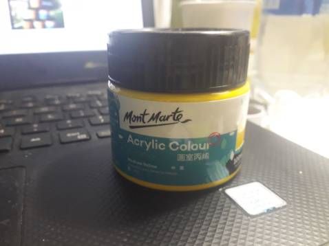 shop giao đúng ngày, xốp chống sốc bọc rất kĩ. ban đầu mik hơi bất ngờ vì hũ 100ml mà hơi nhỏ so với hũ của 3d nhưng khi cầm lên tay thì của mont marte nặng tay hơn 3d, màu lên tươi tắn.