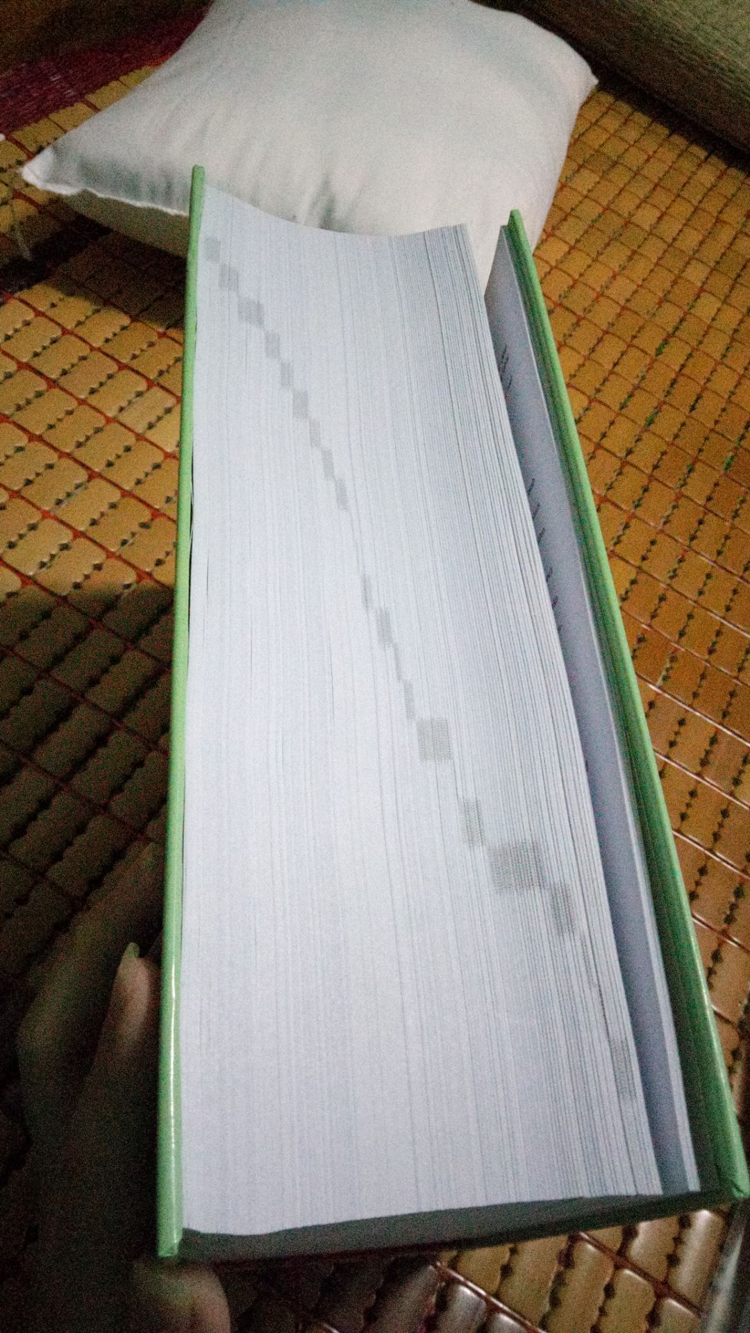 ship nhanh cực load không kịp luôn, sách mới toanh rẻ hơn ngoài thị trường phải hơn 200k, sách vừa lớn vừa dày nữa, yêu lắm cơ ? lúc đầu mua cứ sợ nọ sợ kia nhưng mua rồi thì m.n cứ yên tâm đi ạ, cho 10* luôn ấy chứ