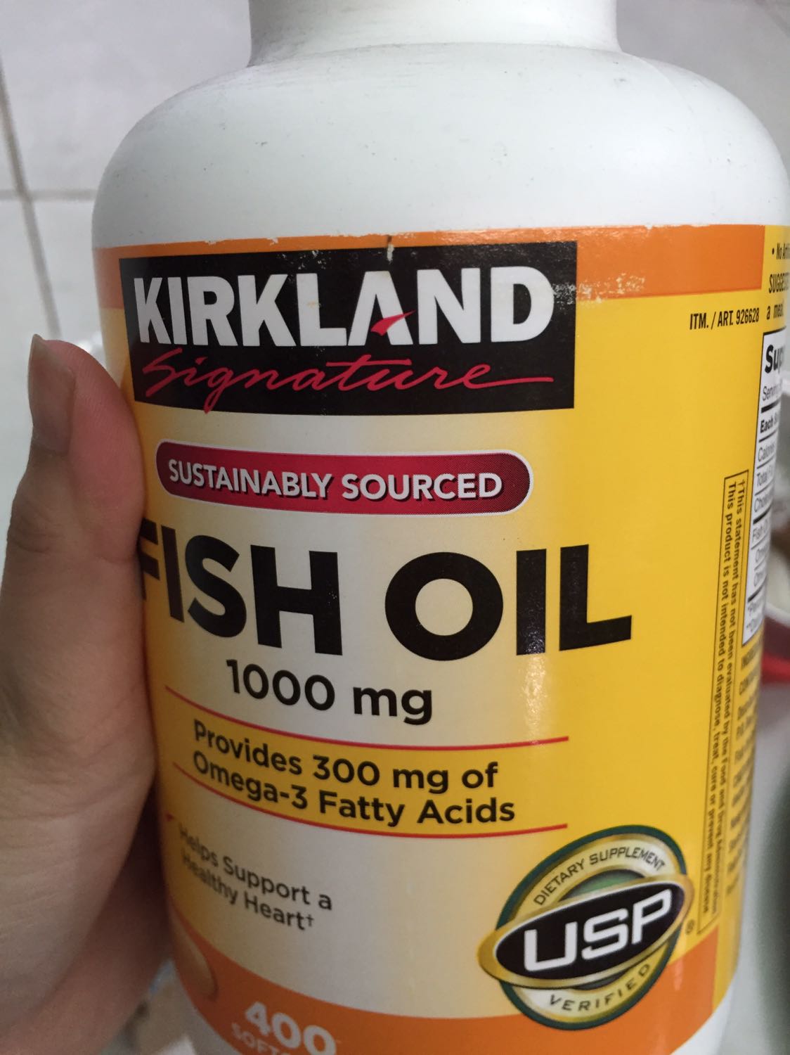 Sản phẩm giá thành ok, tuy nhiên shop đóng gửi sản phẩm bám bụi nhìn ***, chữ tem sản phẩm thì mờ tróc tùm lum. Thực phẩm chức năng mà cảm giác không được bảo quản tốt, ko biết có ảnh hưởng đến chất lượng không.