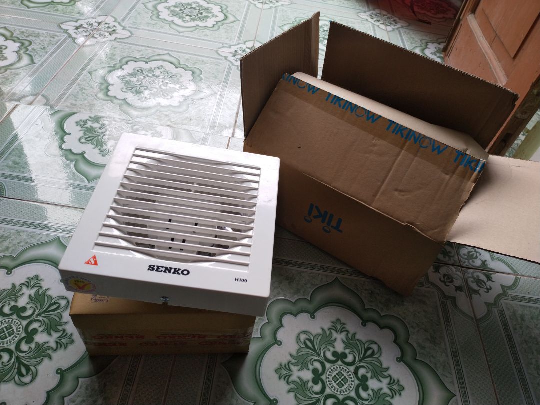 tiki nên cập nhật lại. kích thước phần âm tường của quạt là 12x12 cm mà lại tư vấn là để lỗ 15x15. đến lúc cắt 15x15 xong ốp quạt vào rộng ngoác ra. đánh dấu chỗ để bắt vít nở thì sát với mép cắt khoan ko khéo là bung tường thì bắt vít sao được nữa. quạt chạy êm, ổn, hút khỏe. chỉ bực mình mỗi cái là chỗ hỏi đáp có nviên tư vấn để lỗ 15x15 nên bực bội cho 4 sao.