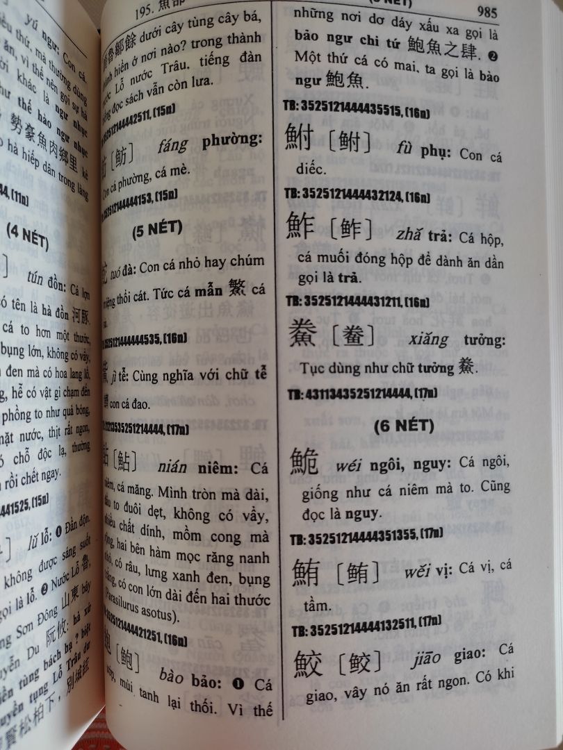 Sách rất đẹp, bìa cứng chắc chắn. Nội dung bản mới này đã được cải tiến rất tiện lợi cho người học tiếng Trung. Ngoài việc bổ sung thêm âm Hán Việt (bên cạnh phiên âm Bắc Kinh), từ điển còn có thêm phần số hướng dẫn thứ tự viết các nét rất tiện dụng. Sản phẩm tốt, đáng tiền!