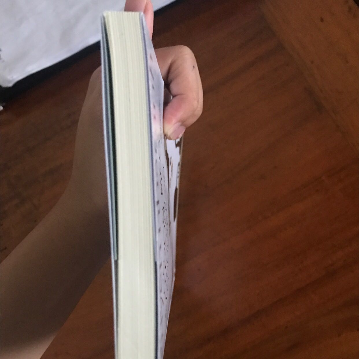 Tại vì thích cuốn tôi là Bêto quá nên thấy cuốn này cũng liên quan đến con vật nên hốt luôn, đọc nhẹ nhàng và thư giãn tuy nhiên kết thấy hơi tiếc cho mèo Gấu và Áo hoa