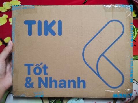 Đây là lần đầu tiên mình đặt hàng trên tiki và mình đã đặt sách. Thật sự rất sốc luôn, mình đặt lúc 14h ngày 6/6 mà 10h sáng ngày 7/6 đã giao rồi. Đóng gói vận chuyển cực cực kì nhanh. Anh giao hàng rất niềm nở và dễ thương nhé. Khâu đóng gói rất xịn lun, từ hộp to ở ngoài đến bọc chống sốc ở trong mình thấy hơn hẳn nhiều shop. Nhiều shop mình đặt đóng gói rất qua loa. Trải nghiệm đầu tiên quá tuyệt vời với mình và mình sẽ đặt tiki nhiều hơn nữa💓💓💓