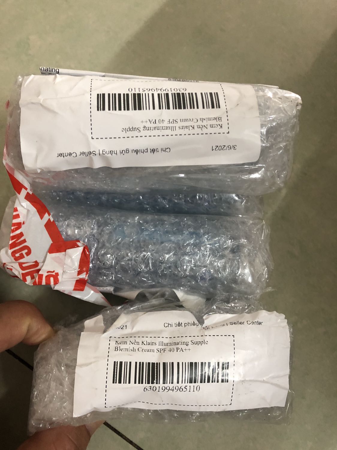 Công ty gửi sai sẩn phẩm, mình đặt kem nền Klairs mà sản phẩm mình nhận được lại là dầu tẩy trang sạch sâu Senka. Mong công ty làm rõ vấn đề.