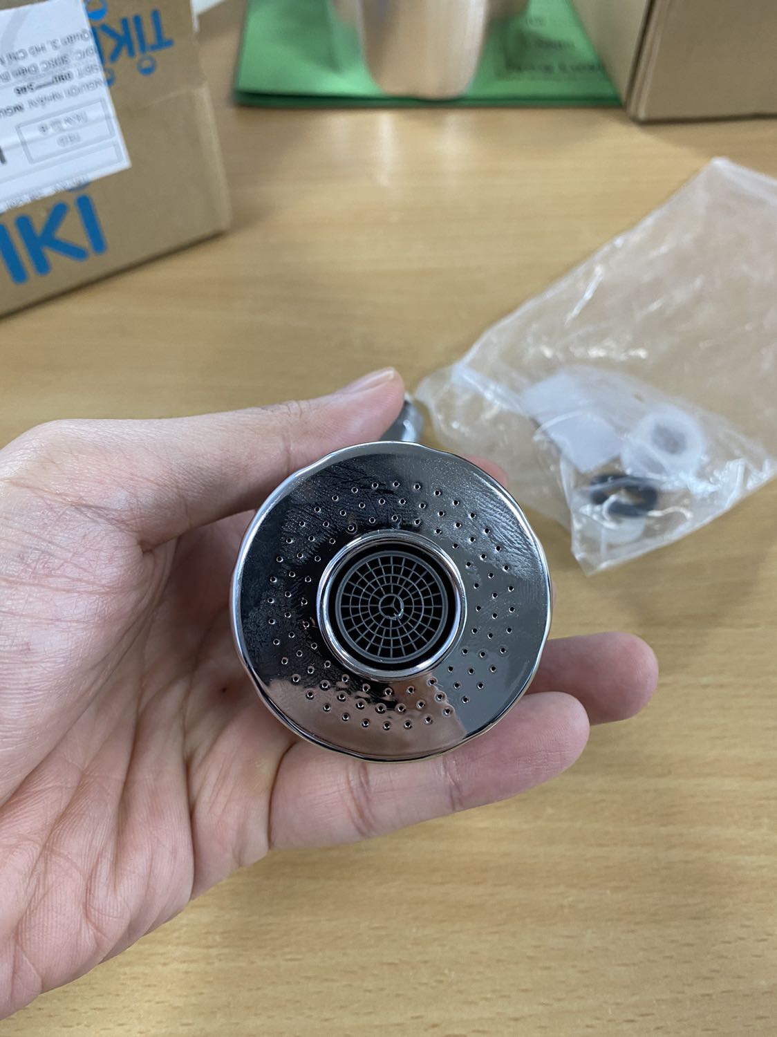 Quá thất vọng. 
+ Sản phẩm không đúng như mô tả. 
+ Ghi là 3 chế độ mà chỉ có 2 chế độ
+ Ống Dây không tháo rời ra được
Đề nghị Tiki xử lý cho tôi gấp. Tôi muốn đổi lại