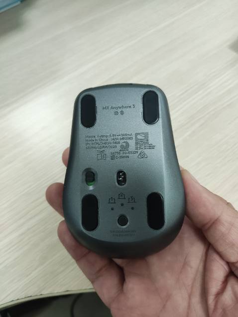 Nhờ hỗ trợ giúp MX anyhere 3 tôi vừa mua đang gặp lỗi sau:
(1) ko kết nối được bluetooth với laptop, chỉ kết nối qua USB Receiver;
(2) Bị giật, lag và mất kết nối (inactive) khoảng 30s khi mở hoặc đóng 1 file, 1 Folder bất kỳ => Rất bất tiện và khó chịu khi xử lý công việc.