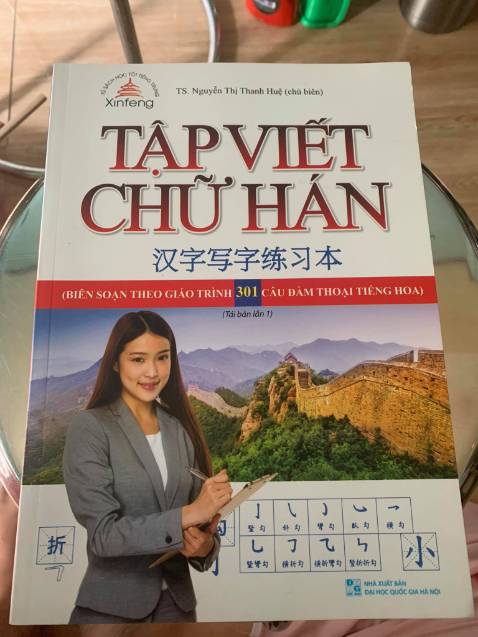 Sách minh đã từng mua và dùng, nội dung chủ yếu là sách tập viết nên là kiểu chữ mẫu thích hợp cho những ai chập chững làm quen tiếng Hoa. Tuy nhiên chữ lặp lại cũng kha khá tầm 3-4 trang là lặp 1-2 từ.
Hàng đợt này giao nhanh hơn dự kiến nên cho 5 sao