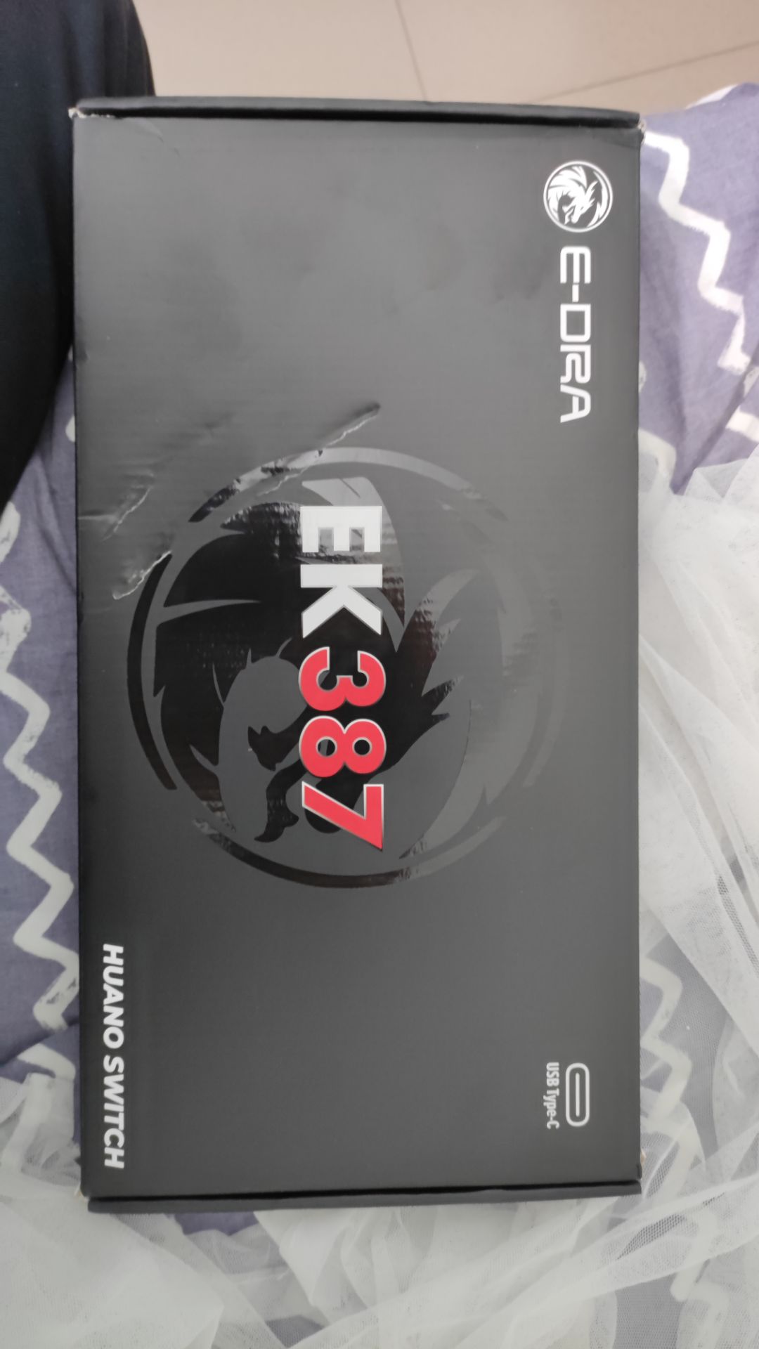 Giao hàng nhanh, sản phẩm giao đến khớp với mô tả của shop, hộp bị móp 1 chút nhưng không có thiệt hại bên trong. Sẽ tiếp tục ủng hộ shop sau này !