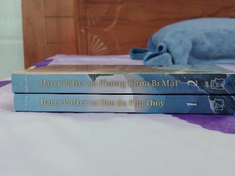 Sách in ấn rất là đẹp nhưng k biết sao bìa sách bị dính gì đó trắng trắng dùng tay thì khựi ra hết mong shop chú ý Sách in ấn rất là đẹp nhưng k biết sao bìa sách bị dính gì đó trắng trắng dùng tay thì khựi ra hết mong shop chú ý