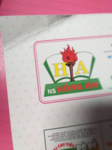 Sách giao nhanh ,đóng gói tốt ,phân loại đầy đủ các dạng bài tập.Mà ở góc sách hơi cong 1 xíu :(( 
5 sao 9đ rưỡi