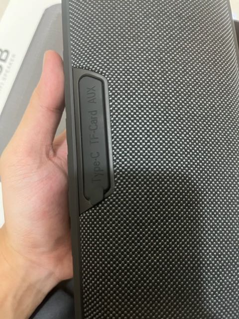 loa rất chắc chắn, hộp loa rất sang, phù hợp làm quà được luôn cũng rất gì và này nọ, loa nghe hay lắm bass căng, cawngnghe rất đã luôn. kết nối mượt, nếu nghe dòng điện thoại xịn thì loa nghe hay hơn, không hiểu sao lại vậy. rất ấn tượng. Sẽ ủng hộ tiếp khi có dịp, rất hài lòng với đơn hàng này